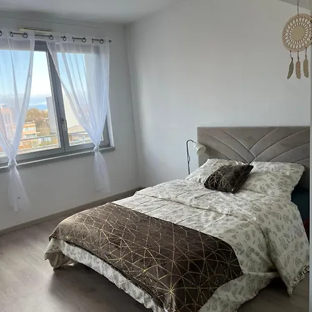 Daire Cozy Near Tram - Center