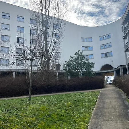 Cozy Near Tram - Center