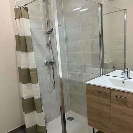 Daire Cozy Near Tram - Center