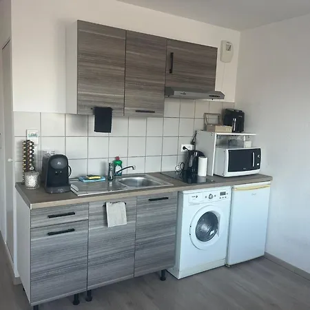 Cozy Near Tram - Center