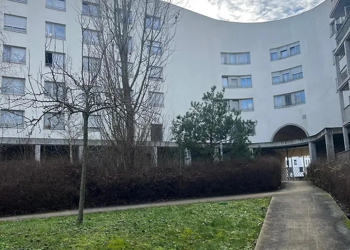 Cozy Near Tram - Center