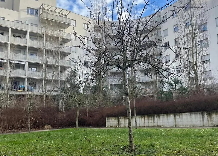 Cozy Near Tram - Center 公寓 *