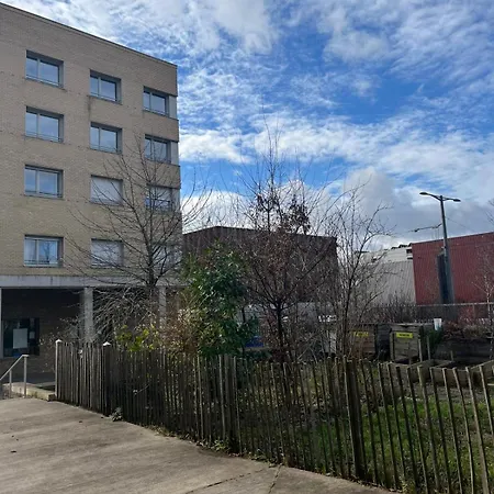 Cozy Near Tram - Center דירה *